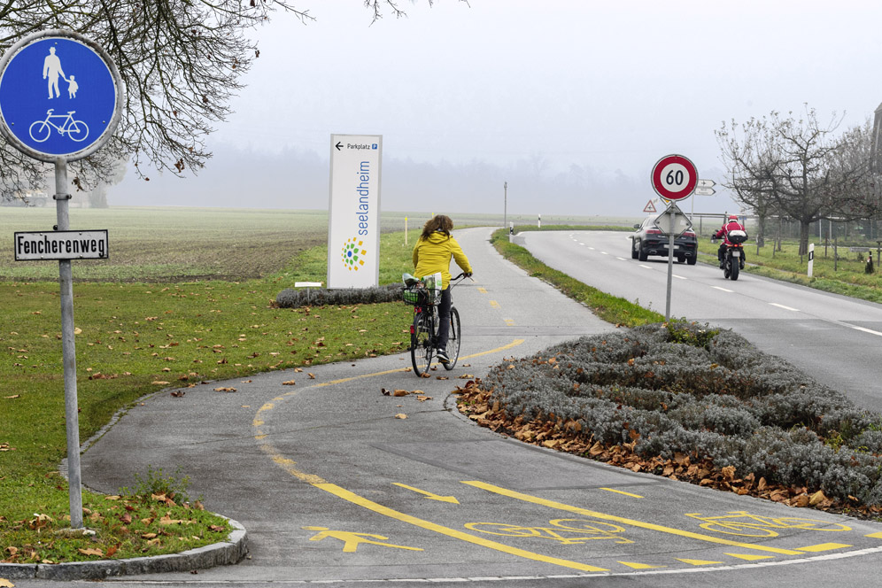 Worben - 19.11.2021 - Velovorrangroute Seeland, Fencherenweg. Photo © Béatrice Devènes