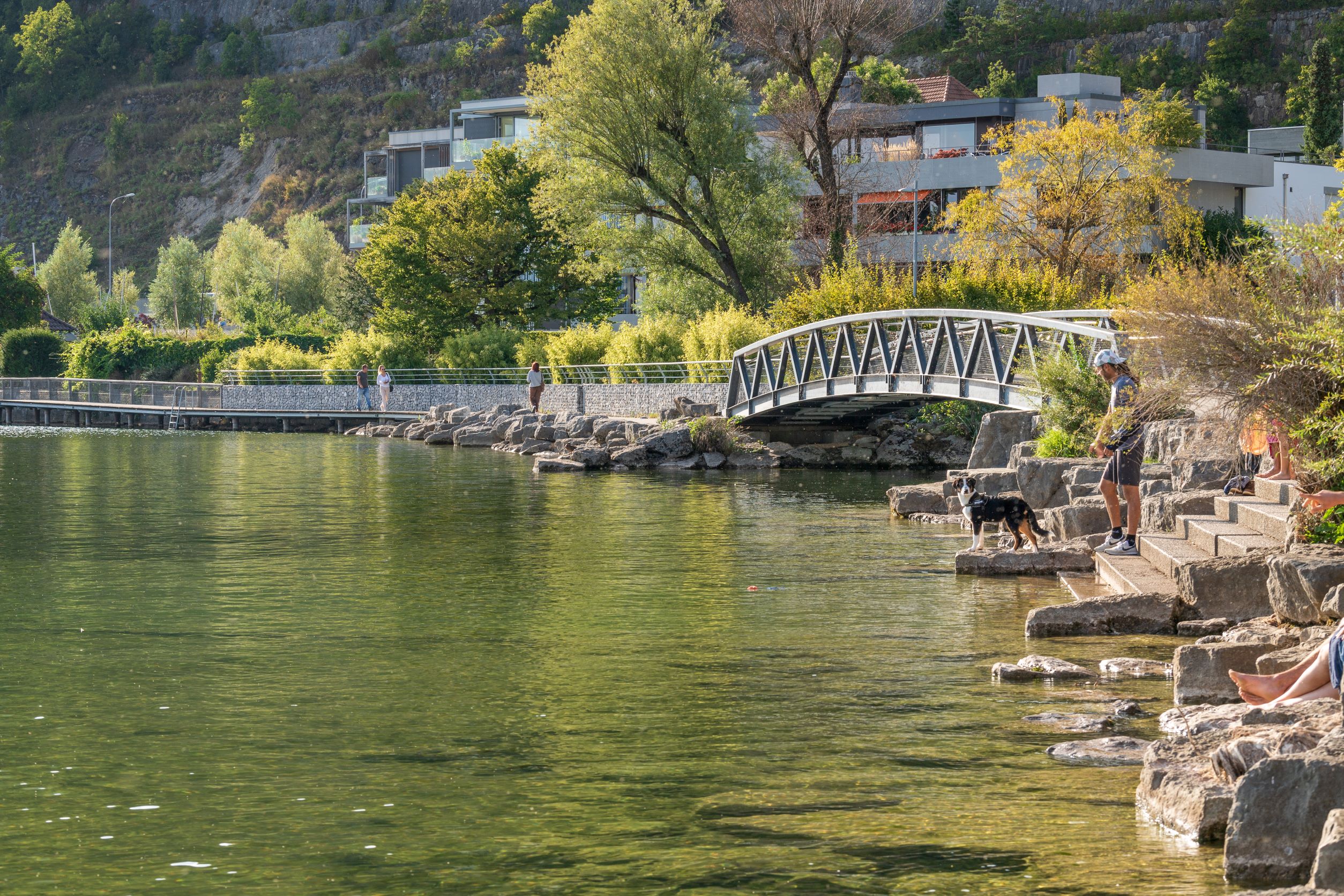 Biel, Beau Rivage, Uferweg und Freifläche (Beispiel See- und Flussufer-Projekt Tiefbauamt Kanton Bern), Bild: B. Devènes, 2021