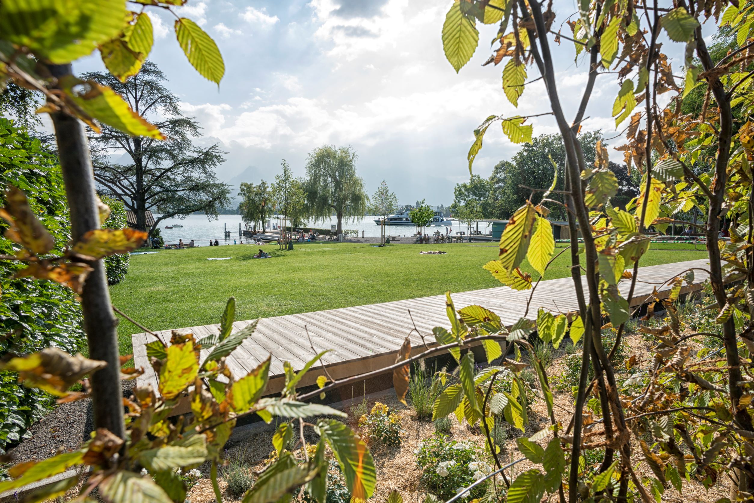 Hilterfingen, Ländtematte, Freifläche (Beispiel See- und Flussufer-Projekt Tiefbauamt Kanton Bern), Bild: B. Devènes, 2021