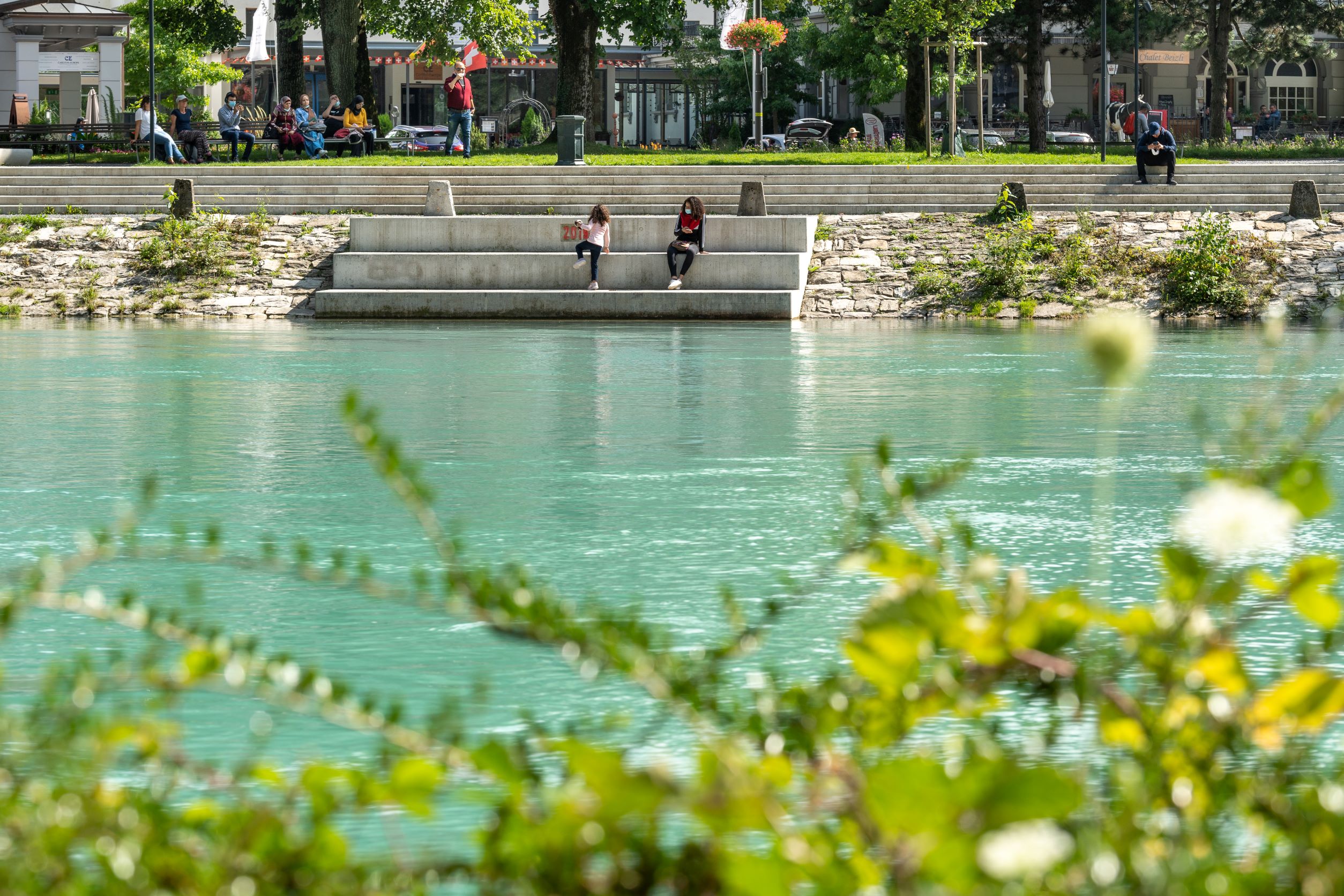 Interlaken, Englischer Garten, Uferweg (Beispiel See- und Flussufer-Projekt Tiefbauamt Kanton Bern), Bild: B. Devènes, 2021