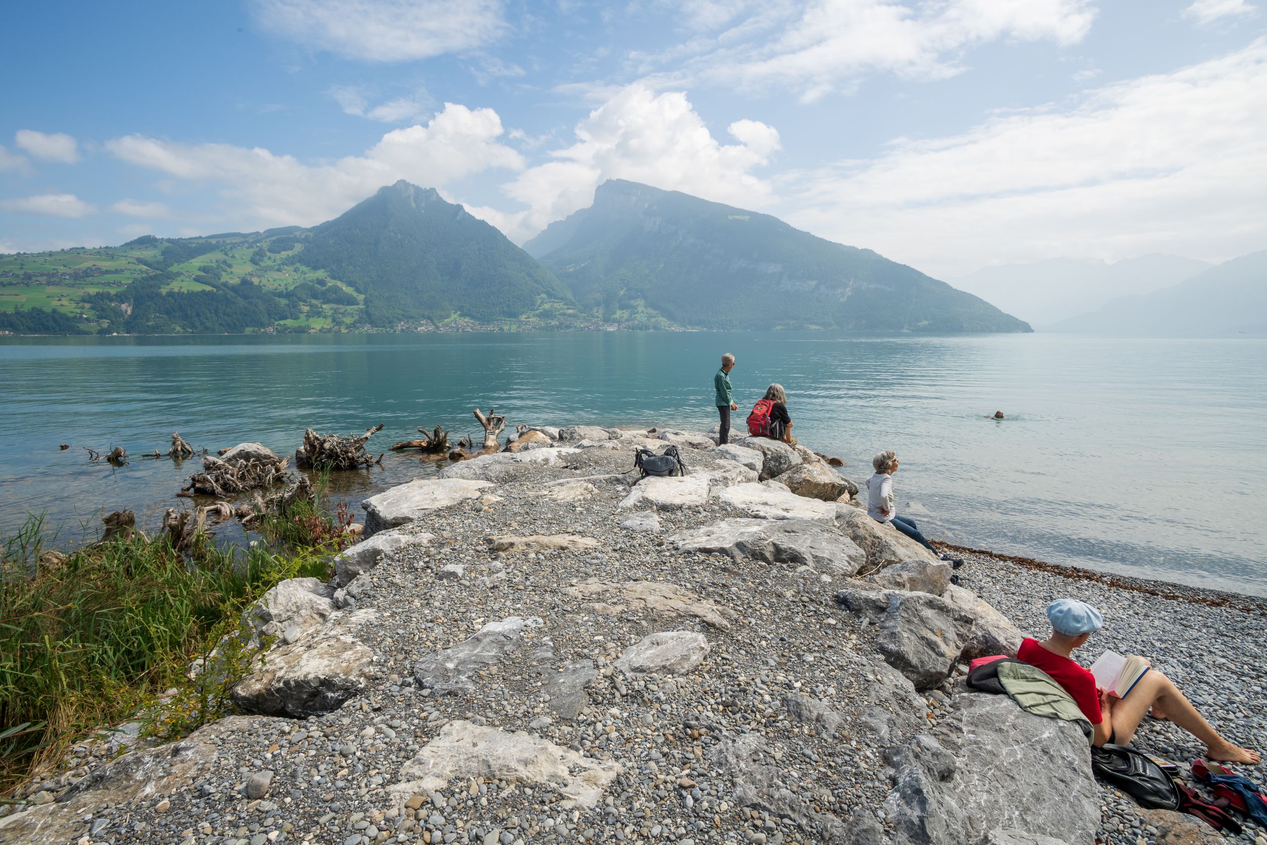 Spiez, Fischzucht Faulensee, Freifläche (Beispiel See- und Flussufer-Projekt Tiefbauamt Kanton Bern), Bild: B. Devènes, 2021Mühleberg, Rewag, Freifläche (Beispiel See- und Flussufer-Projekt Tiefbauamt Kanton Bern), Bild: B. Devènes, 2021