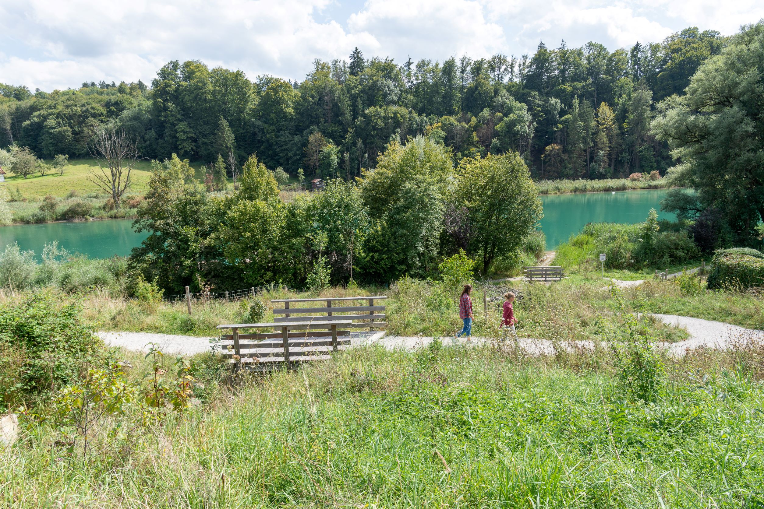 Wohlen, Schlossmatte, Uferweg (Beispiel See- und Flussufer-Projekt Tiefbauamt Kanton Bern), Bild: B. Devènes, 2021Mühleberg, Rewag, Freifläche (Beispiel See- und Flussufer-Projekt Tiefbauamt Kanton Bern), Bild: B. Devènes, 2021